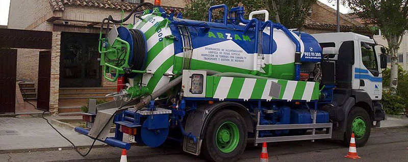 Desatascos con camión cuba en Santa María de la Alameda